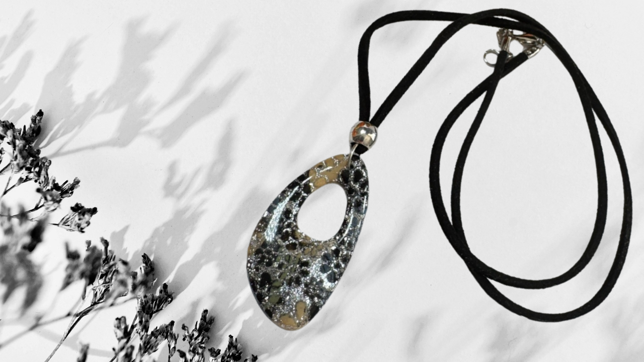 Ovalina -  Handmade Polymer Clay Necklace