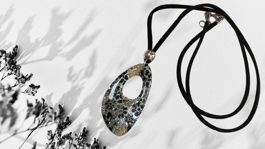 Ovalina -  Handmade Polymer Clay Necklace