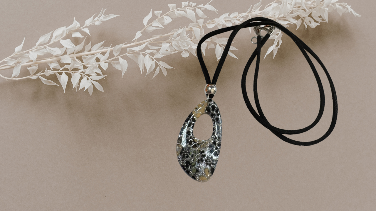 Ovalina -  Handmade Polymer Clay Necklace